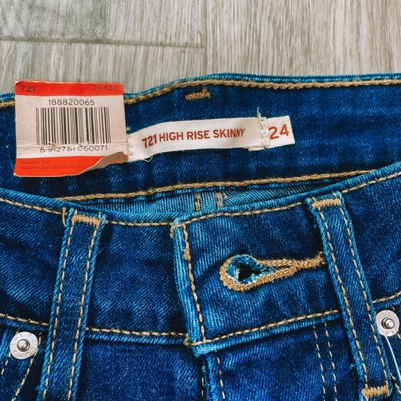 Levis 721 High Rise Skinny Dark Wash - Picture 2 of 3